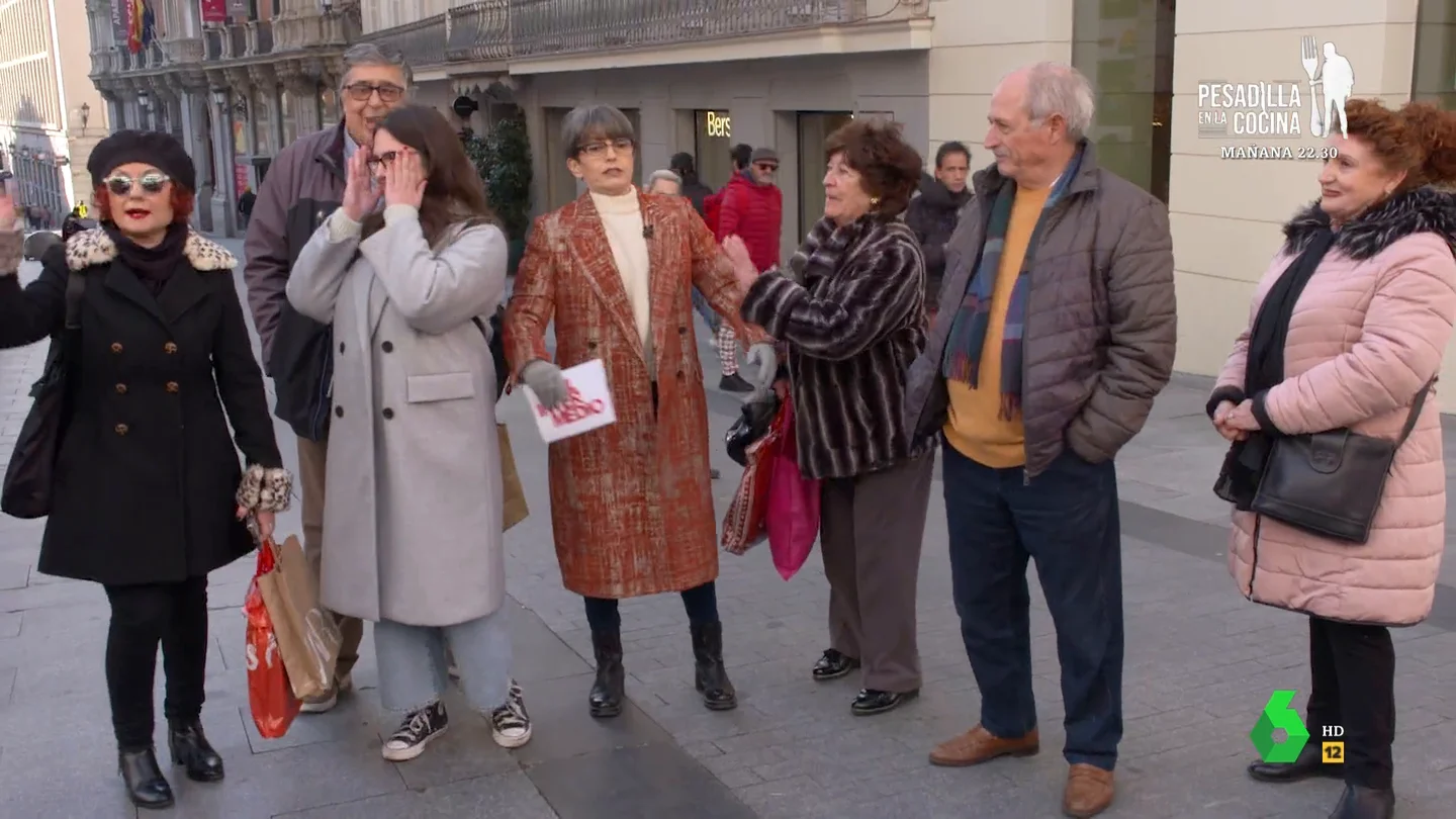 "El PP ya no es derecha sino centro": la respuesta de una mujer que hace que una chica se lleve las manos a la cara "El PP ya no es derecha sino centro": la respuesta de una mujer que hace que una chica se lleve las manos a la cara