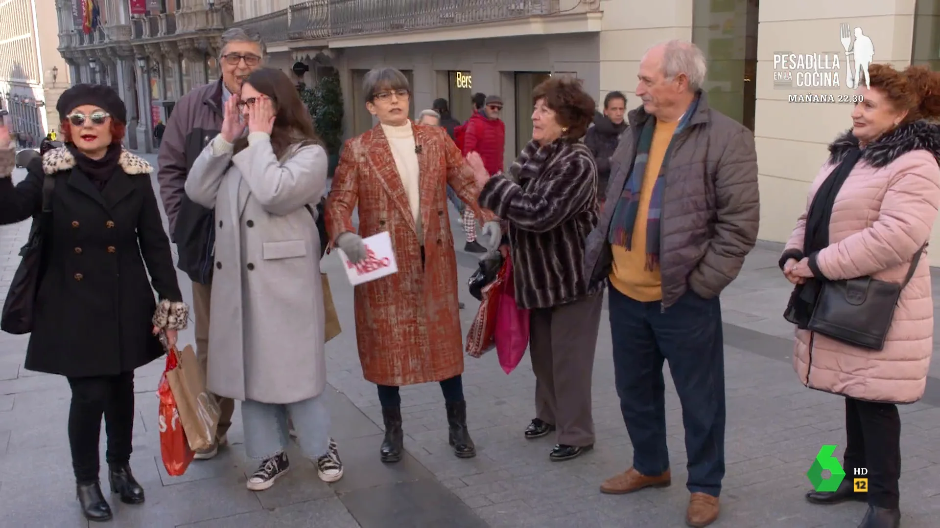 "El PP ya no es derecha sino centro": la respuesta de una mujer que hace que una chica se lleve las manos a la cara