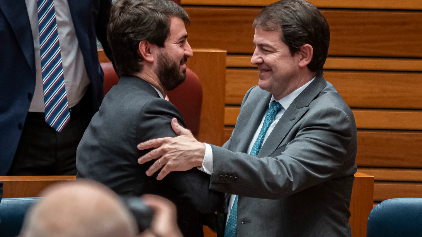 El vicepresidente de la Junta, Juan García-Gallardo, y el presidente de la Junta de Castilla y León, Alfonso Fernández Mañueco. El vicepresidente de la Junta, Juan García-Gallardo, y el presidente de la Junta de Castilla y León, Alfonso Fernández Mañueco.