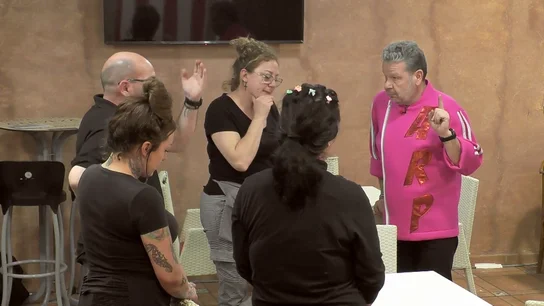 Alberto Chicote: "Me moriría de vergüenza si mi mujer sale a llorar y el abrazo se lo da un desconocido" Alberto Chicote: "Me moriría de vergüenza si mi mujer sale a llorar y el abrazo se lo da un desconocido"