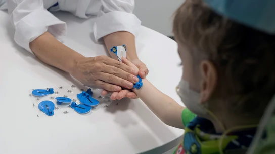 Imagen de archivo de un niño que recibió unos pulmones de un bebé donados en paro cardíaco controlado, un procedimiento utilizado por primera vez en España, en el Hospital Vall d'Hebron de Barcelona. Imagen de archivo de un niño que recibió unos pulmones de un bebé donados en paro cardíaco controlado, un procedimiento utilizado por primera vez en España, en el Hospital Vall d'Hebron de Barcelona.