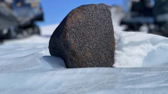 Un meteorito de 7,6 kilos, entre los cien más grandes de la Antártida Un meteorito de 7,6 kilos, entre los cien más grandes de la Antártida
