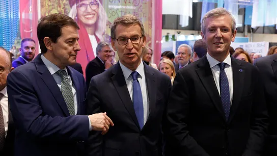 Alfonso Rueda conversa con Núñez Feijóo y con el presidente de la Junta de CyL Alfonso Rueda conversa con Núñez Feijóo y con el presidente de la Junta de CyL