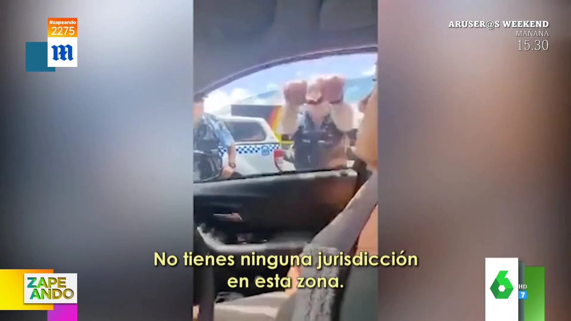 Así arranca un policía la ventanilla del coche ante la negativa de la conductora de bajarse 
