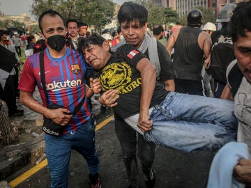 Thousands of people demand the resignation of President Dina Boluarte in a massive protest in Peru