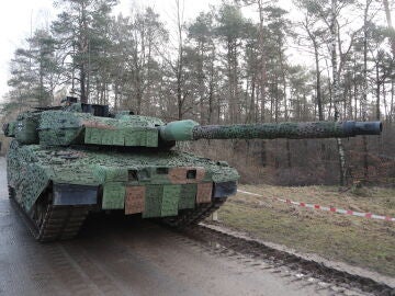 Germany to decide in “coming days” on Leopard tanks after receiving request from Poland
