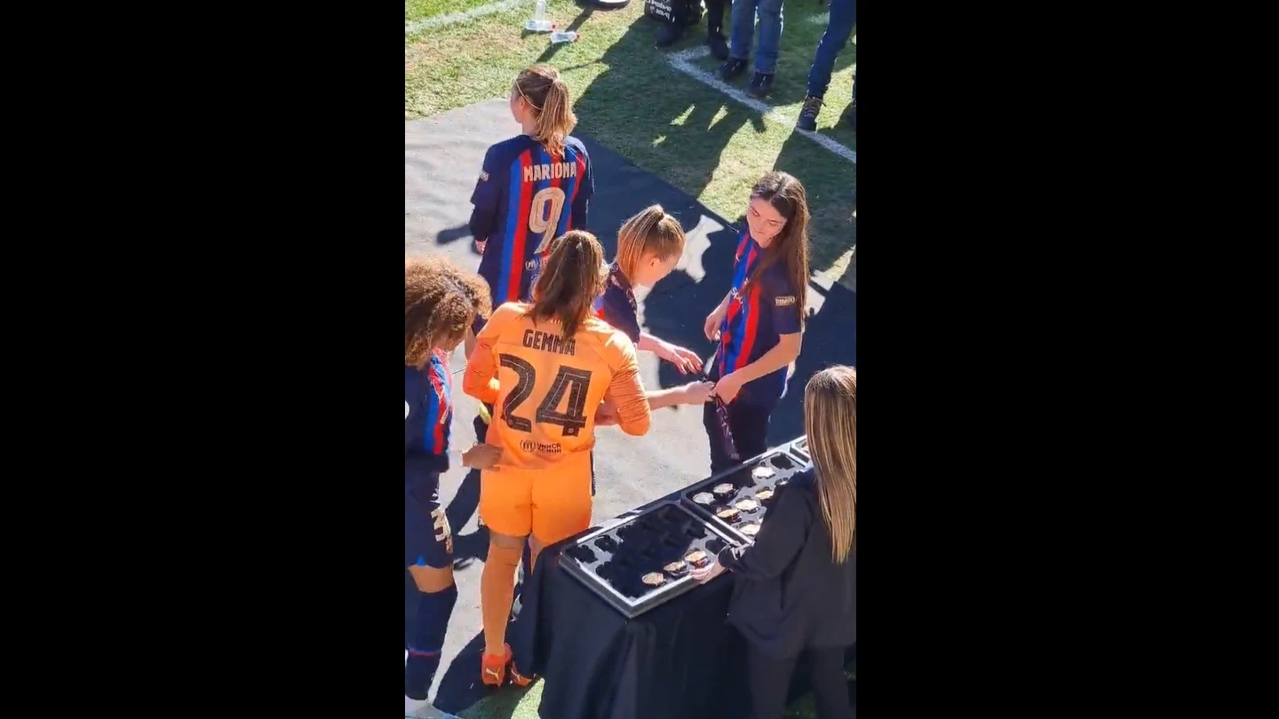 El Barça recoge sus medallas de supercampeonas El Barça recoge sus medallas de supercampeonas