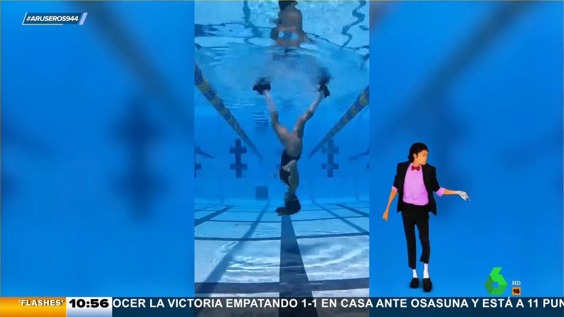 Una especialista de natación sincronizada imita el baile de Michael Jackson bajo el agua