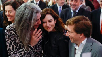 Isabel Díaz Ayuso y José Luis Martínez-Almeida, junto a Mario Vaquerizo