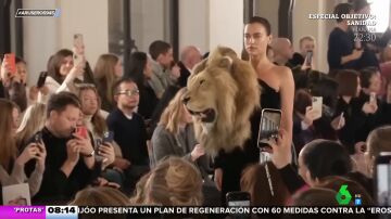 Lobos, leones y Swarovskis: los diseños más espectaculares y arriesgados de la semana de la moda de París