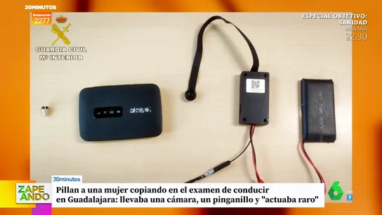 Pillan a una mujer con cascos y pinganillo copiando en el examen de conducir Pillan a una mujer con cascos y pinganillo copiando en el examen de conducir