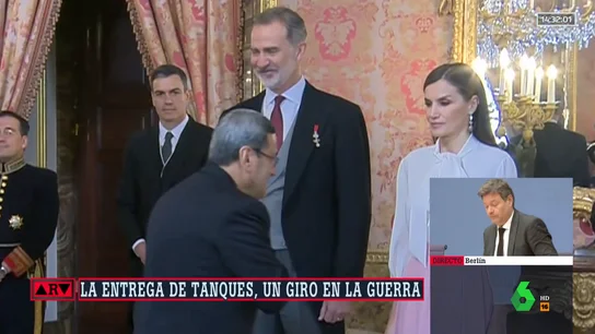 El embajador de Irán no da la mano a la reina Letizia en una recepción en el Palacio Real El embajador de Irán no da la mano a la reina Letizia en una recepción en el Palacio Real