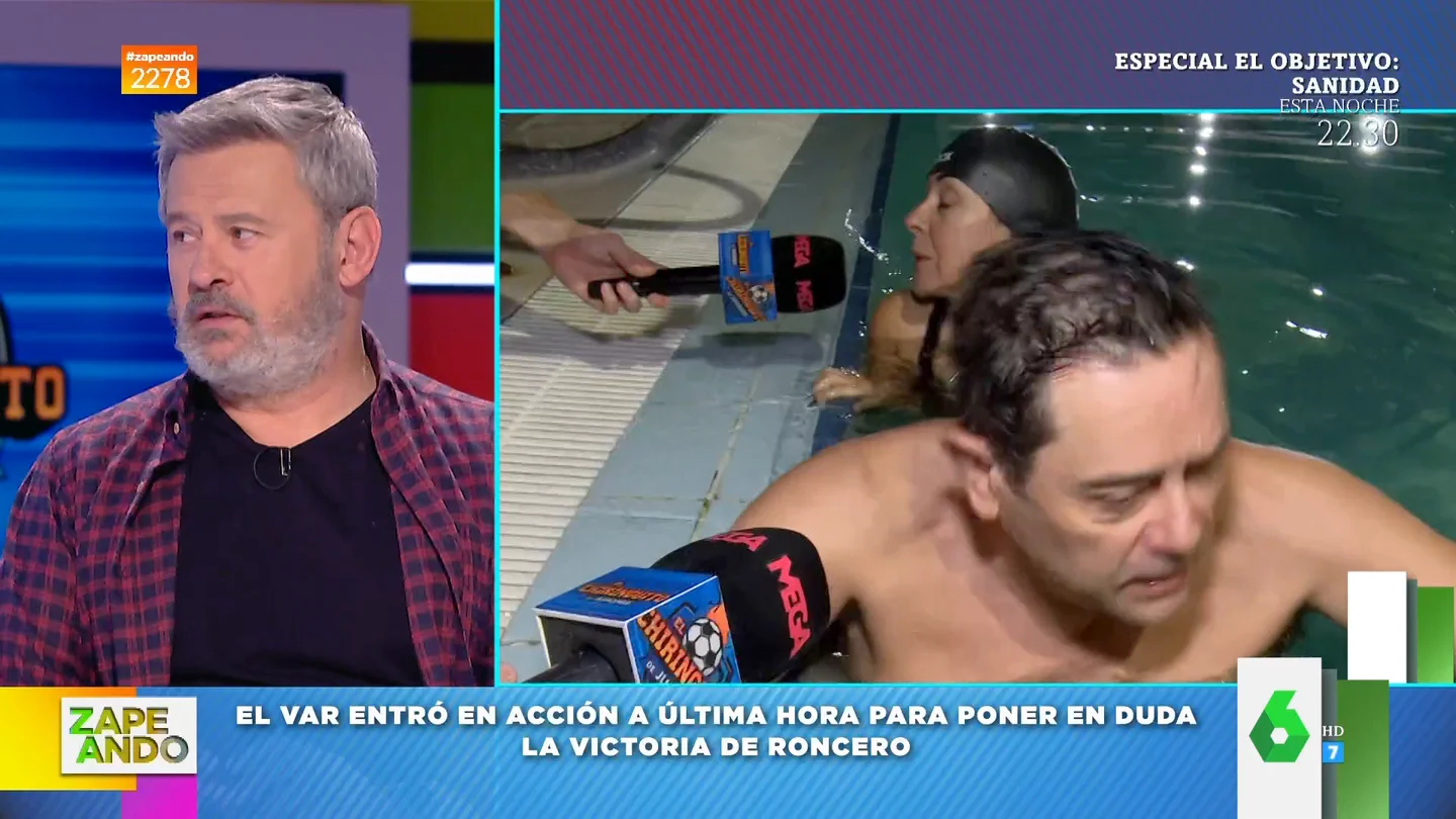 El cabreo de Roncero por ser descalificado tras proclamarse ganador en su carrera de natación contra Carme Barceló El cabreo de Roncero por ser descalificado tras proclamarse ganador en su carrera de natación contra Carme Barceló