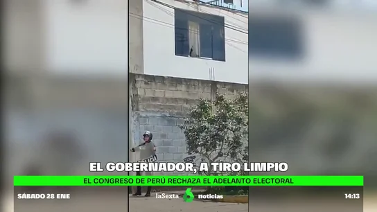 Un gobernador de Perú trata de espantar a tiros a los manifestantes Un gobernador de Perú trata de espantar a tiros a los manifestantes