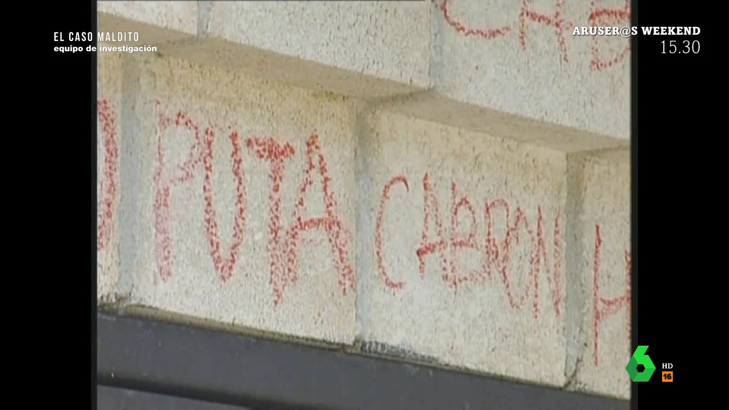 "Cerdo" y "cabrón": las pintadas que aparecieron en el panteón de la familia Barrio tras ser brutalmente asesinados "Cerdo" y "cabrón": las pintadas que aparecieron en el panteón de la familia Barrio tras ser brutalmente asesinados