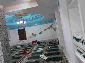 At least three dead and 973 injured by a magnitude 5.9 earthquake in Iran