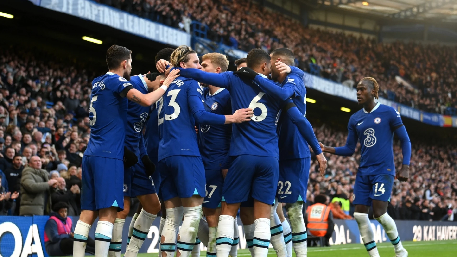 Jugadores del Chelsea celebran un gol