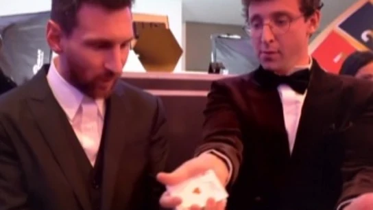 De un mago para Messi: el truco que dejó boquiabierto al argentino De un mago para Messi: el truco que dejó boquiabierto al argentino