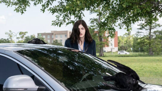 Alexandra Daddario protagoniza 'Las brujas de Myfair'.