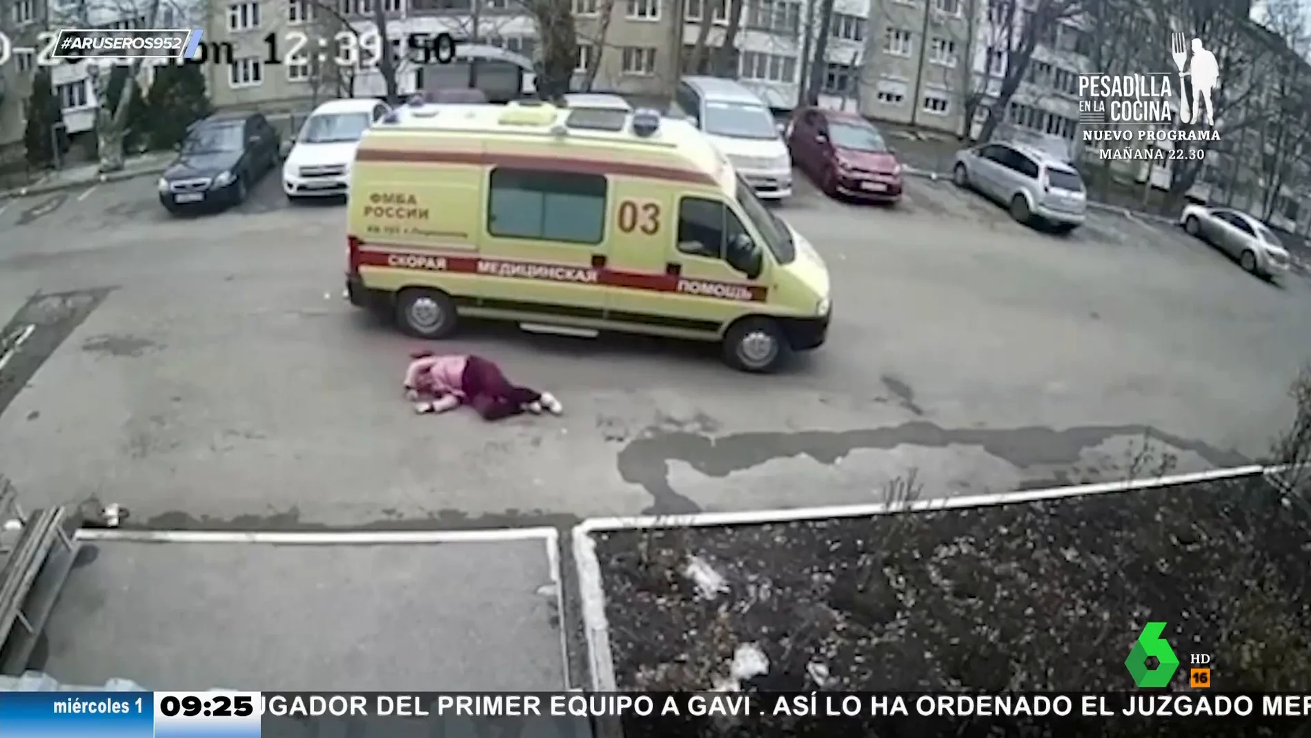 Una ambulancia atropella a una mujer y se da a la fuga