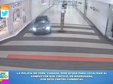Así irrumpe un coche en un centro comercial a altas horas de la madrugada y pasea por los pasillos 