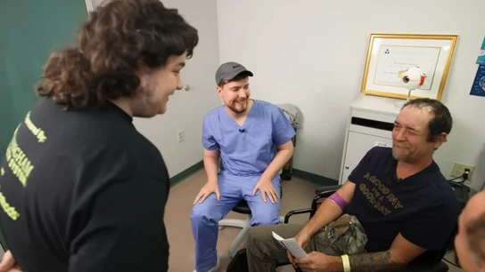 El youtuber 'Mr. Beast' emociona al mundo con un vídeo en el que paga una operacion de vista a 1.000 invidentes El youtuber 'Mr. Beast' emociona al mundo con un vídeo en el que paga una operacion de vista a 1.000 invidentes