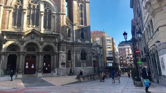 Imagen de la Basílica de San Juan en Oviedo Imagen de la Basílica de San Juan en Oviedo