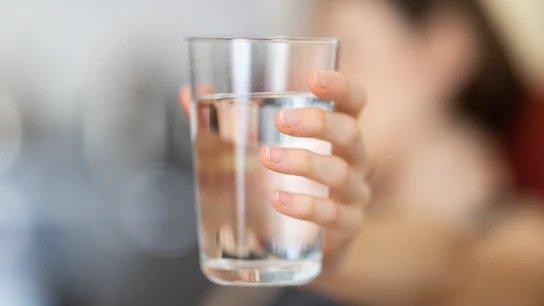 La trampa de un restaurante de Segovia: ofrece agua gratis pero cobra 4,5 euros por servirla La trampa de un restaurante de Segovia: ofrece agua gratis pero cobra 4,5 euros por servirla