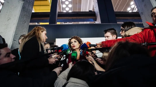 La firme respuesta de María Jesús Montero a Belarra tras afirmar que al PSOE "le tiemblan las piernas" con la ley del 'solo sí es sí' La firme respuesta de María Jesús Montero a Belarra tras afirmar que al PSOE "le tiemblan las piernas" con la ley del 'solo sí es sí'