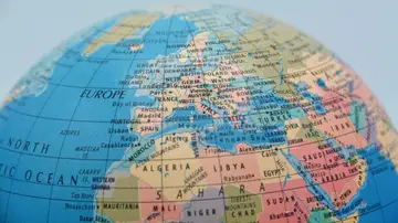 Mapa de Europa y globo del mundo