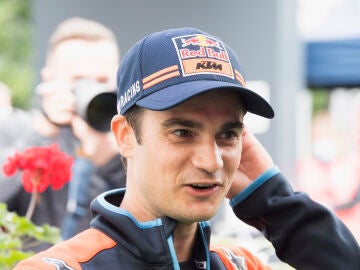 Dani Pedrosa realizando unas declaraciones