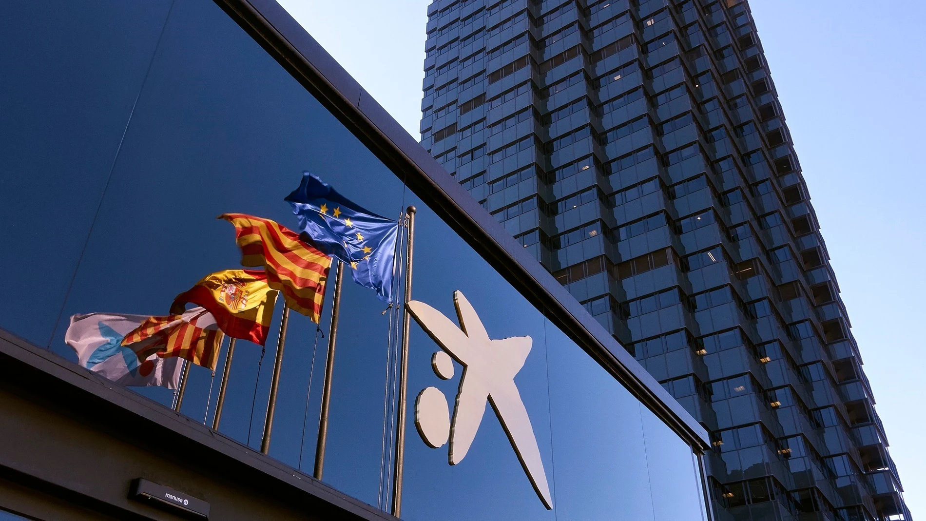 CaixaBank ganó 3.145 millones en 2022, un 39,8 % menos por los efectos de la fusión con Bankia