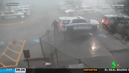 Un policía de Texas rescata a su perro de un tornado: "Podría haber perdido la vida en el intento" Un policía de Texas rescata a su perro de un tornado: "Podría haber perdido la vida en el intento"