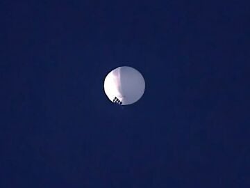 China admits that the balloon that flies over the US belongs to it but that it is used for meteorological purposes
