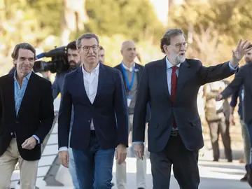 Aznar y Rajoy arropan a Feijóo en la XXVI Intermunicipal del PP