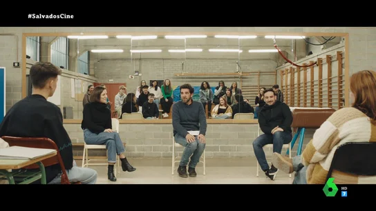 Bayona pide apoyo para el futuro de las salas de cine: "No va a vivir del aire, es importante apoyarlo, no dejéis de ir a los cines" Bayona pide apoyo para el futuro de las salas de cine: "No va a vivir del aire, es importante apoyarlo, no dejéis de ir a los cines"