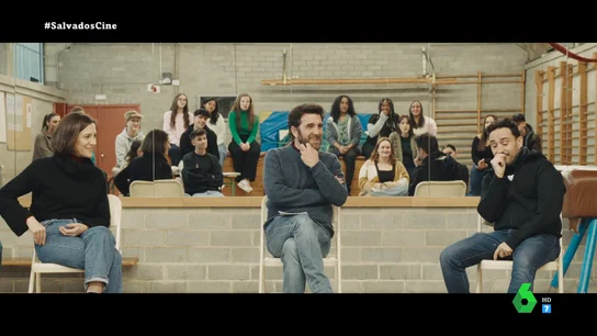 Así reaccionan Carla Simón y J.A. Bayona cuando una joven dice que ve películas en el móvil a doble velocidad Así reaccionan Carla Simón y J.A. Bayona cuando una joven dice que ve películas en el móvil a doble velocidad
