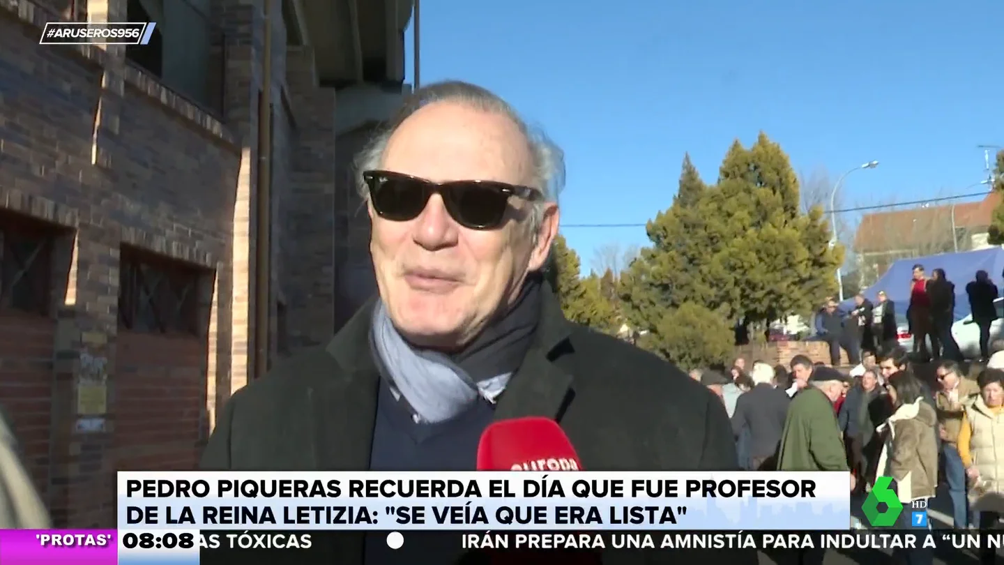 Pedro Piqueras recuerda cuando fue profesor de la reina Letizia: "Se veía que era una chica lista" Pedro Piqueras recuerda cuando fue profesor de la reina Letizia: "Se veía que era una chica lista"
