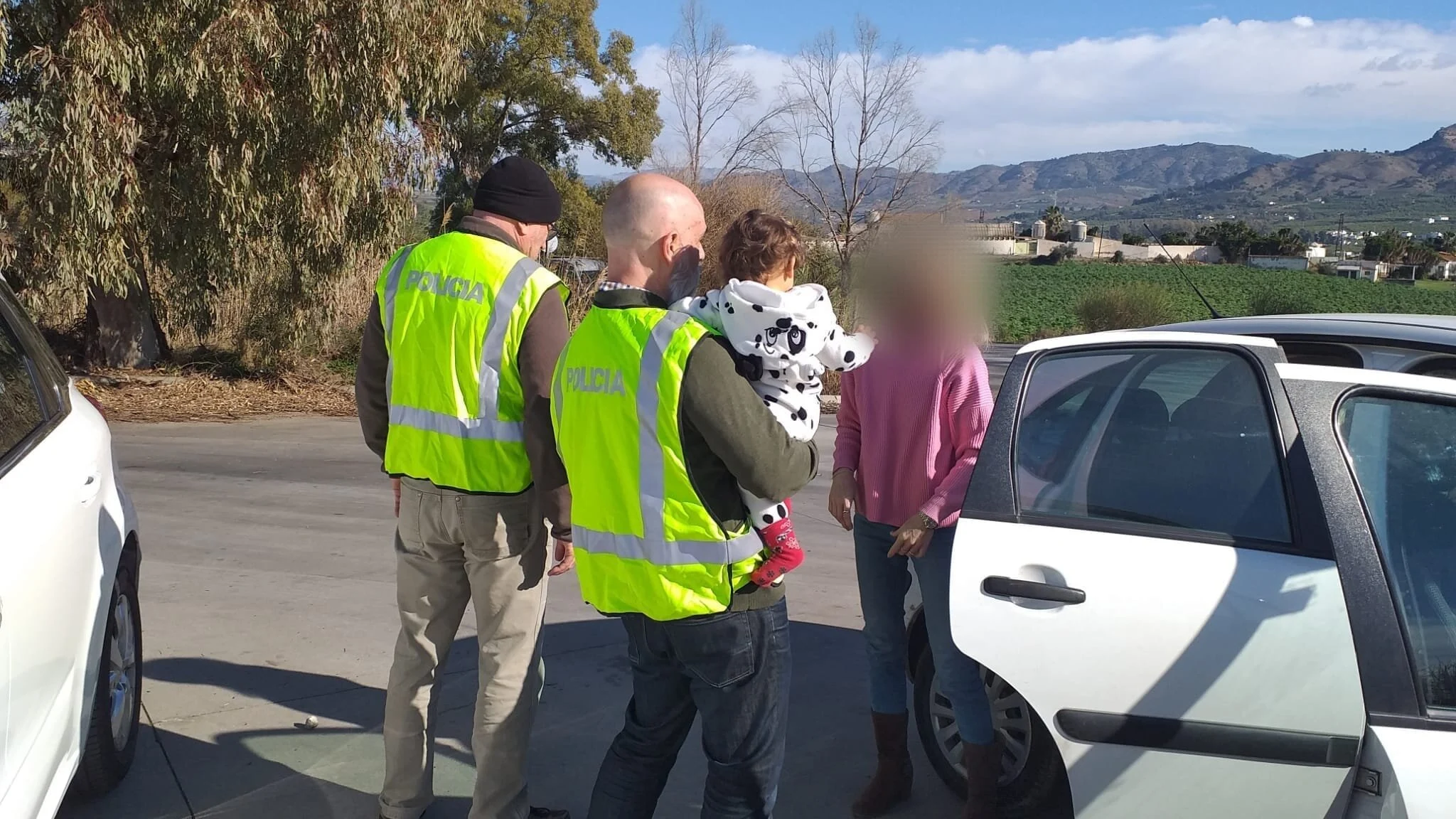 Rescatan a un bebé de 13 meses que vivía con su madre entre basura en Málaga