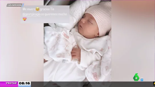 Alice Campello muestra los regalos que le ha hecho Georgina tras dar a luz a Bella, valorados en 3.400 euros Alice Campello muestra los regalos que le ha hecho Georgina tras dar a luz a Bella, valorados en 3.400 euros