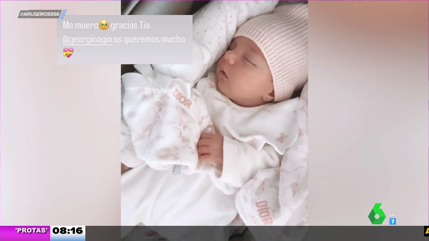 Alice Campello muestra los regalos que le ha hecho Georgina tras dar a luz a Bella, valorados en 3.400 euros Alice Campello muestra los regalos que le ha hecho Georgina tras dar a luz a Bella, valorados en 3.400 euros
