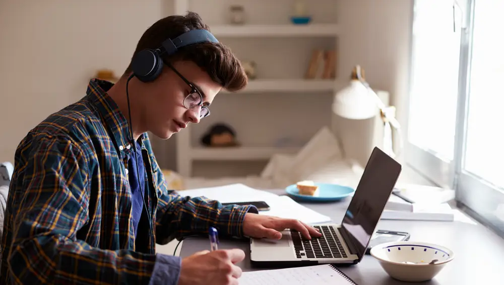 Escuchar música mientras se trabaja o estudia