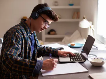 Escuchar música mientras se trabaja o estudia Escuchar música mientras se trabaja o estudia