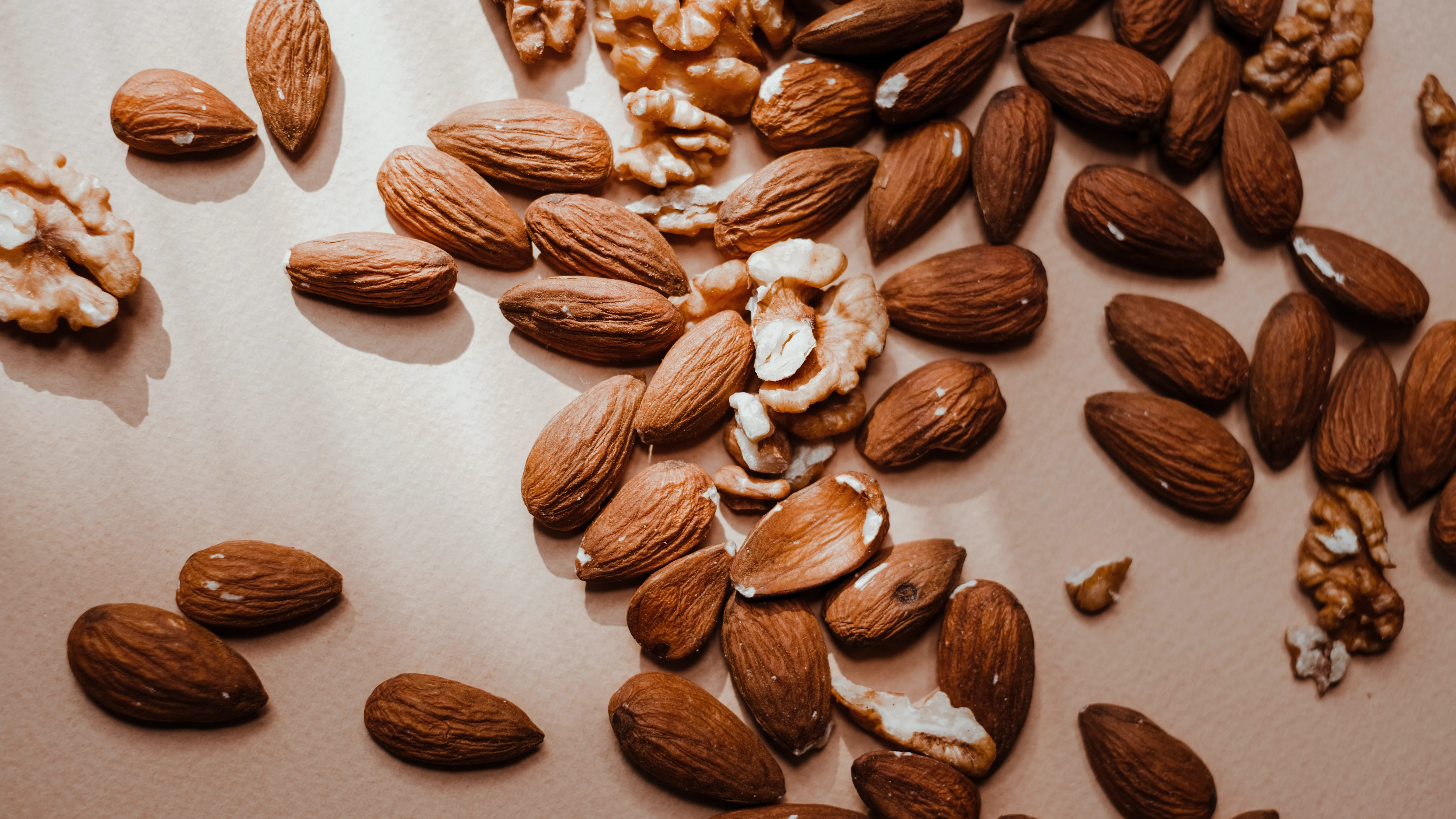 ¿Frutos secos con o sin piel? Así tienen más beneficios dentro de una dieta sana