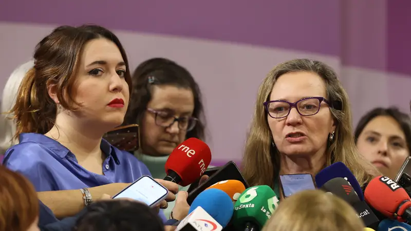 La secretaria de Estado de Igualdad, Ángela Rodríguez, y la delegada del Gobierno contra la Violencia de Género, Victoria Rosell