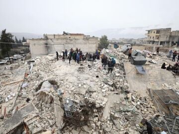 Humanitarian aid arrives in Syria four days after the earthquake