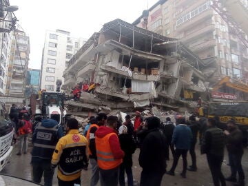 The EU and countries around the world offer their help in the face of the earthquake that has devastated Turkey and Syria
