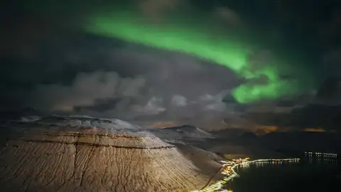 Aurora boreal en las Islas Feroe Aurora boreal en las Islas Feroe