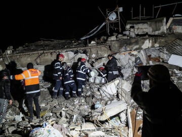 Search against the clock for survivors: they manage to rescue 7,800 people under the rubble in Turkey