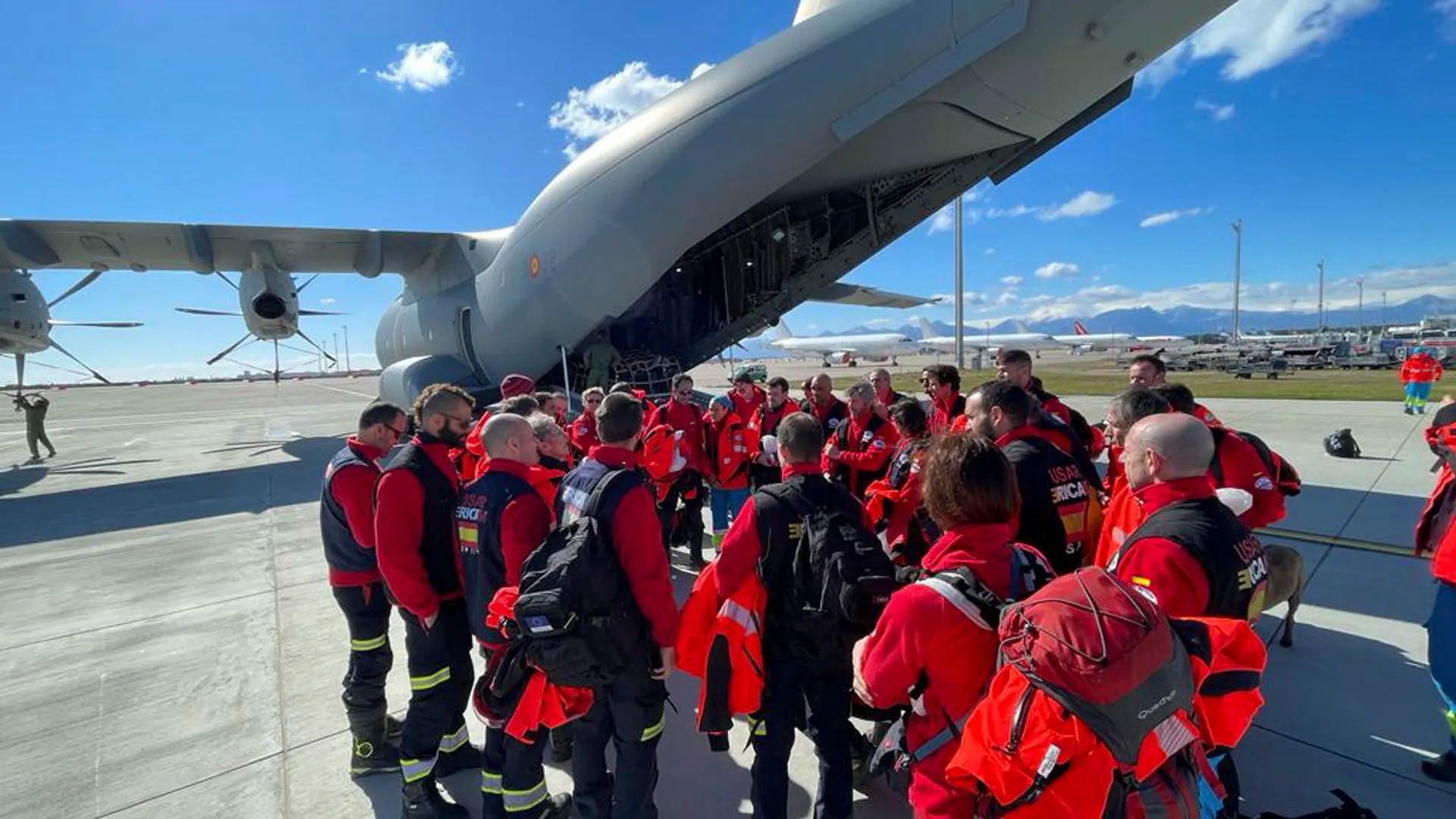 Bomberos y UME viajando a Turqu&iacute;a